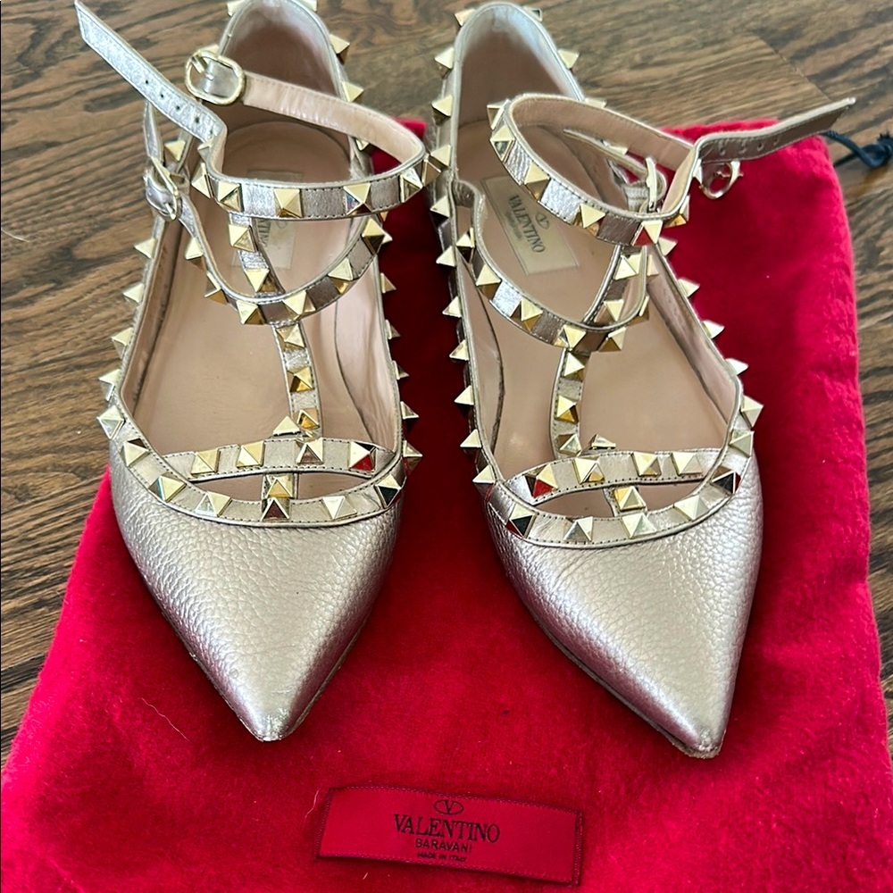 Valentino Size 38 rock stud ballerina flats - the perfect neutral